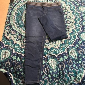 NOBO blue jeans size large. Stretchy waist.